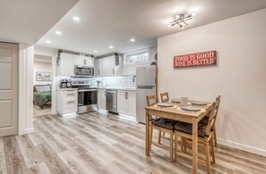 Dining - Cozy Ridge Retreat 2 Bedroom 
King/Queen/Pacman Arcade Machine/Fireplace (Cochrane)