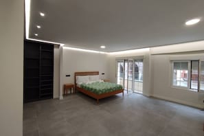 2 bedrooms, iron/ironing board, WiFi (free), bed sheets