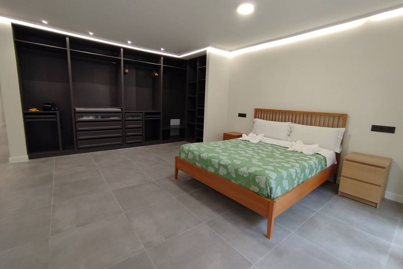 2 slaapkamers, een strijkplank/strijkijzer, gratis wifi, beddengoed