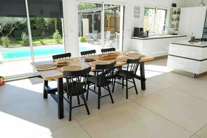 Dining - Maison Avec Piscine Indépendante (Lisses)