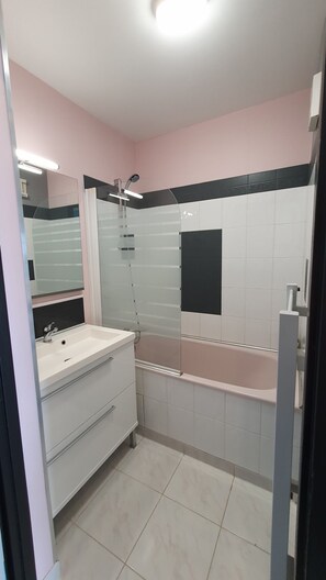 Badewanne, Haartrockner