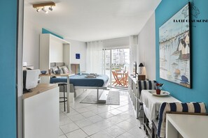 Fer et planche à repasser, accès au Wi-Fi (inclus)