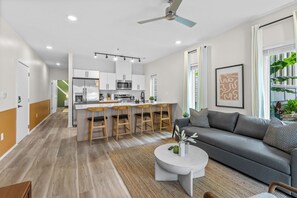 Living area - Night Owl / 1 bed in O4W (Atlanta)