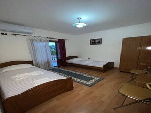 2 bedrooms, iron/ironing board, WiFi, bed sheets