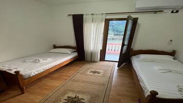 2 habitaciones, tabla de planchar con plancha, wifi y ropa de cama
