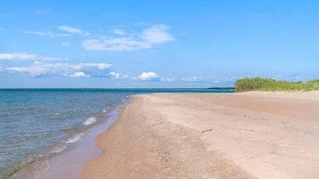 Plage, chaises longues
