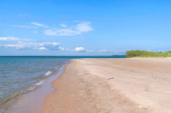 Plage, chaises longues