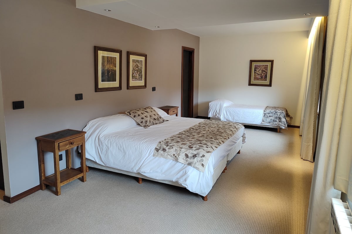 Familien-Suite | 1 Schlafzimmer, hochwertige Bettwaren, Minibar, Zimmersafe