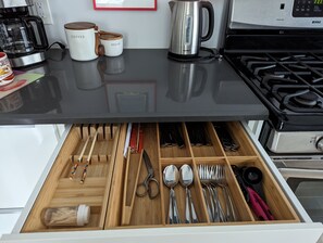 Microwave, oven, stovetop, dishwasher - Lotus House, walkable! coffee, restaurants, breweries. Near Zoo/Beaches! (San Diego)