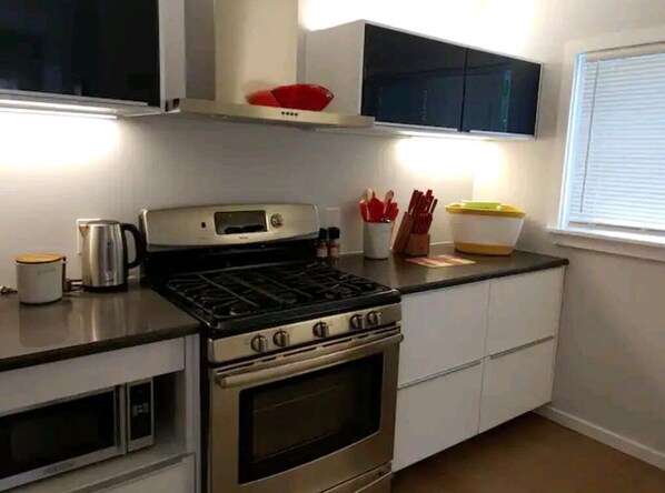 Mikrowelle, Ofen, Herdplatte, Geschirrspüler