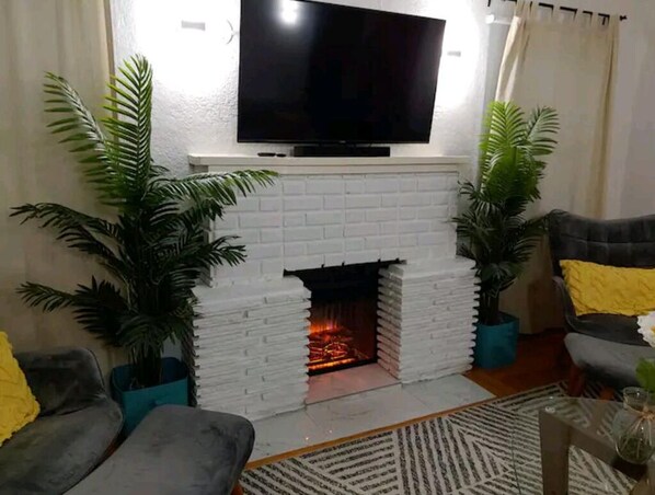 Interior - Lotus House, walkable! coffee, restaurants, breweries. Near Zoo/Beaches! (San Diego)