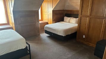 2 bedrooms, desk, WiFi