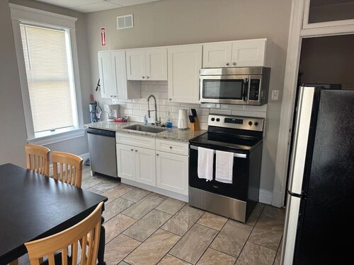 1st Capitol Mansion - Suite 401