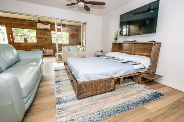 3 bedrooms, iron/ironing board, travel crib, free WiFi