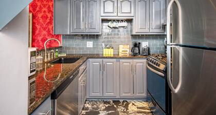 ATL Downtown Condo with Free Parking