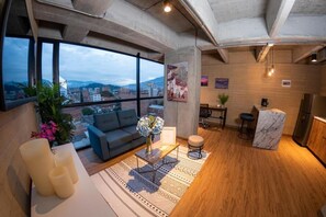 Apartamento Confort | Zona de estar | Una televisión de pantalla plana