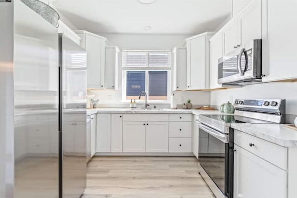 Mikrowelle, Ofen, Herdplatte, Geschirrspüler