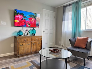 50-inch Smart TV with digital channels - ATL Downtown 2B Condo with Free Parking (Atlanta)