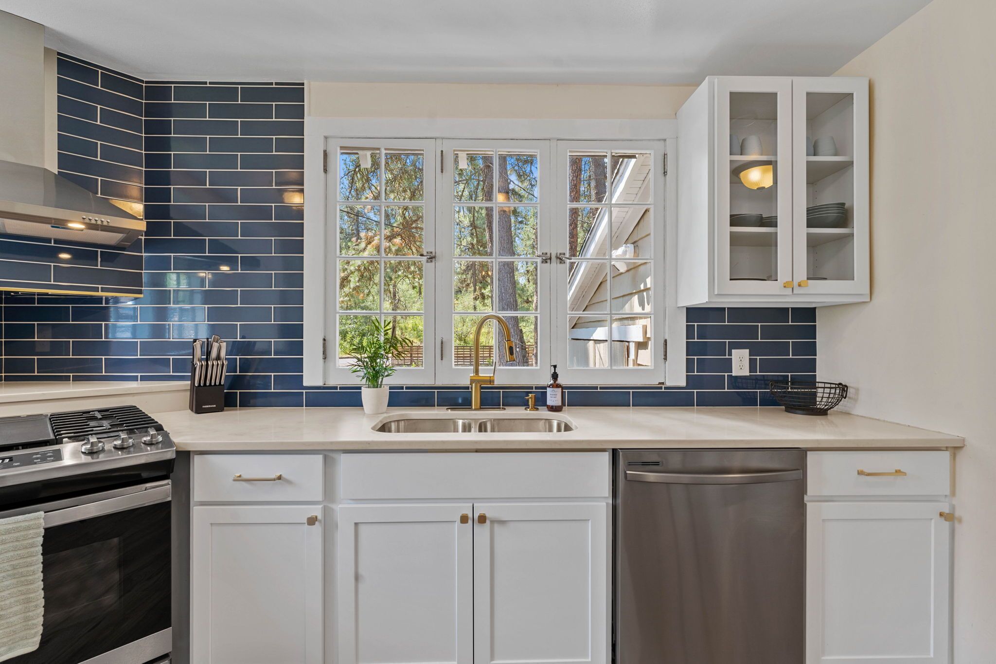 雪櫃、微波爐、焗爐、爐具