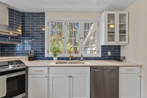 Fridge, microwave, oven, stovetop - Historic charm & modern comfort on Manito Park | The Lorraine (Spokane)