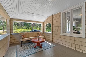 Property grounds - Historic charm & modern comfort on Manito Park | The Lorraine (Spokane)