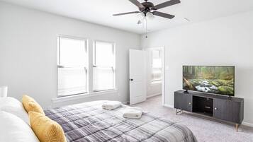 3 slaapkamers, een strijkplank/strijkijzer, reisbedje, gratis wifi