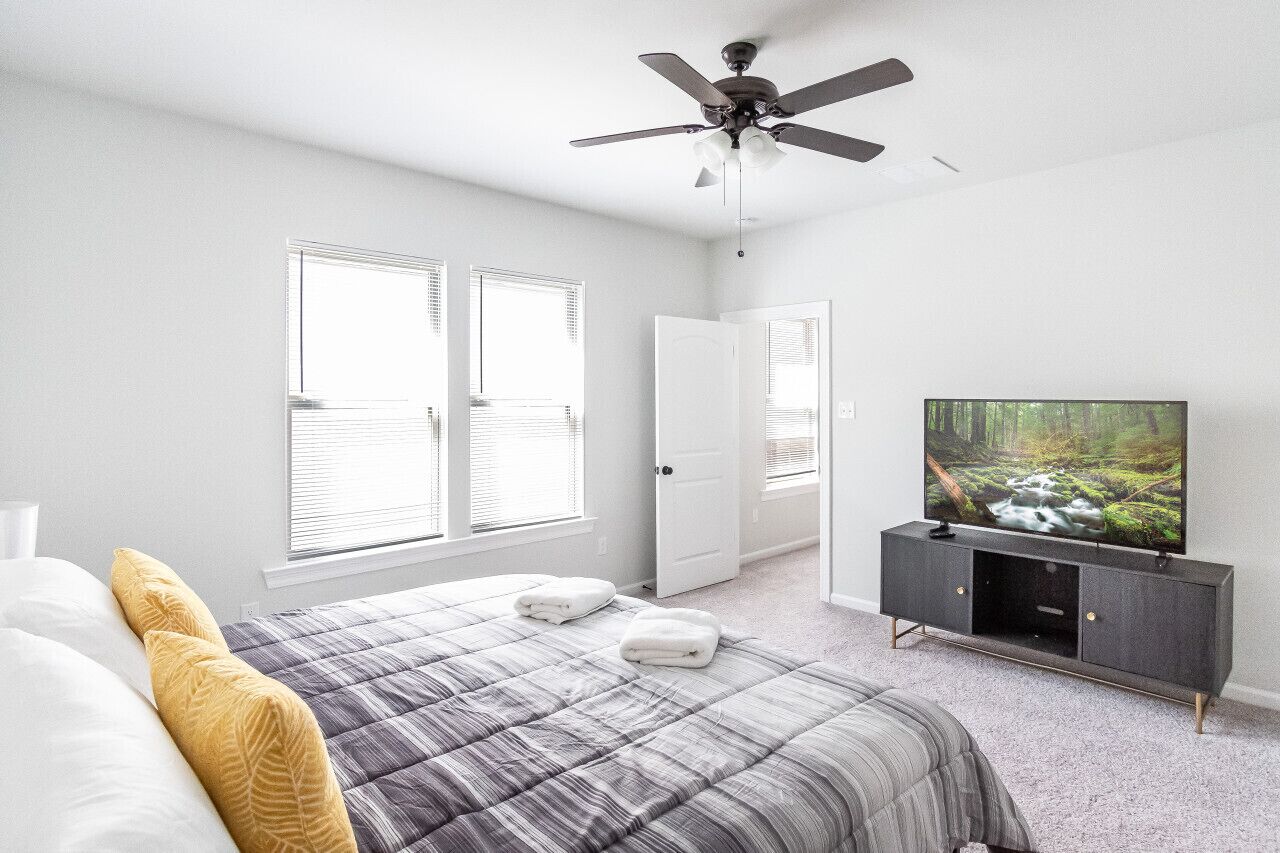 3 habitaciones, tabla de planchar con plancha y cuna de viaje 