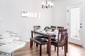 Dining - La Vida Loca Stay in Baton Rouge near LSU - BC1011 (Baton Rouge)