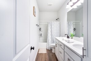 Towels - La Vida Loca Stay in Baton Rouge near LSU - BC1011 (Baton Rouge)