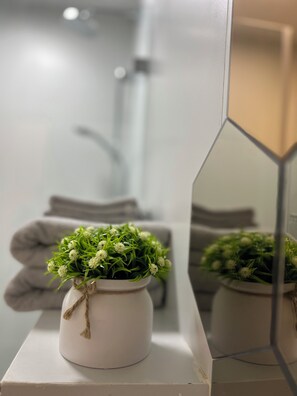 Monolocale City | Bagno | Asciugamani, sapone, shampoo, carta igienica