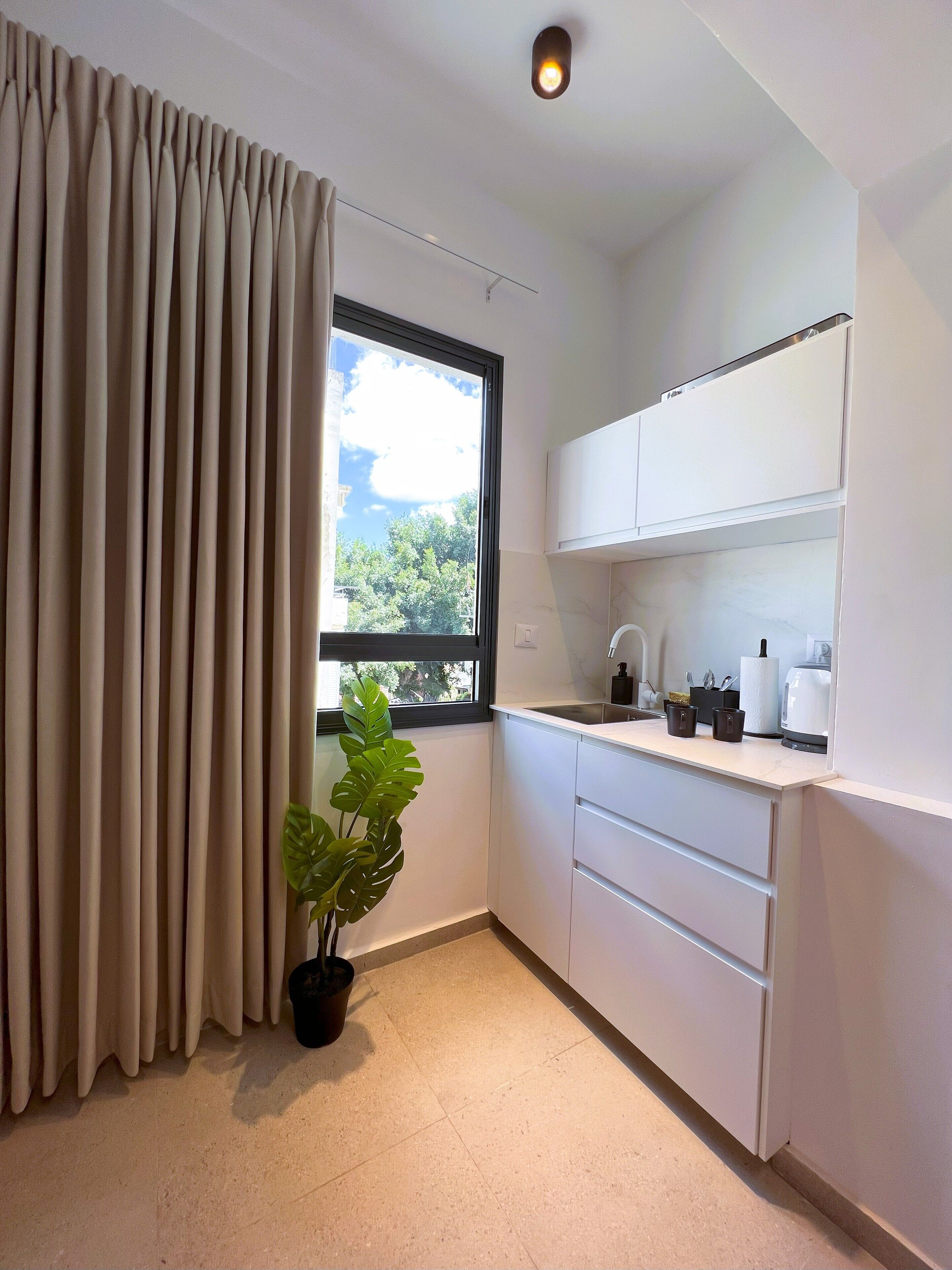City Studio | Private kitchen | Full-sized fridge, stovetop, electric kettle, griddle