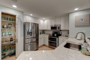 冰箱、微波炉、烤箱、炉灶