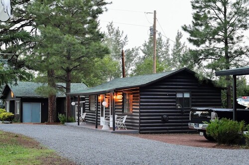 Modern Motel Suite With Kitchen