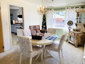 Dining - Cozy & Bright Entire home with Large Backyard & Patio by historic Olde Town (Arvada)