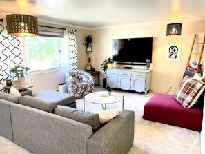 Living area - Cozy & Bright Entire home with Large Backyard & Patio by historic Olde Town (Arvada)