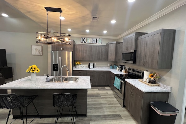 Frigorífic, microones, forn i placa de cuina