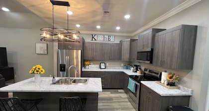 High N Heber /Brand new 4 bedroom 2.5 bath 2 car garage/washer & dryer available