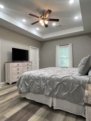 4 bedrooms, iron/ironing board, free WiFi, bed sheets