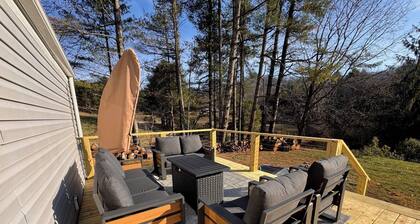 Charming Mountain Retreat Near Grayson Highlands, 2BR 2BA, Sleeps 6