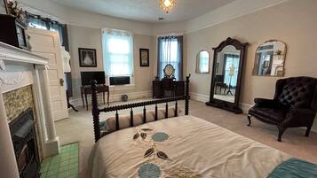 Habitación Deluxe, 1 cama matrimonial, para no fumadores, vista a la colina | 1 habitación, tabla de planchar con plancha y cunas gratuitas