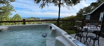 100 mile views, 2½ mi. to BR, hot tub & Kids Loft