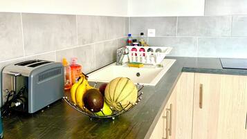 Batterie de cuisine, vaisselle et ustensiles