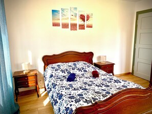 2 quartos, Wi-Fi de cortesia, roupa de cama