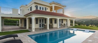 Minutes from beaches  private pool Solar panels Ocean & Mountain Views