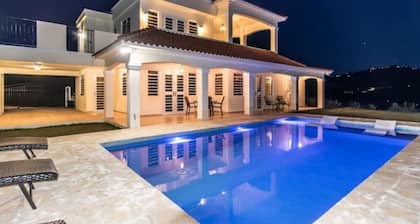 Minutes from beaches private pool Solar panels Ocean & Mountain Views