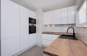 Kühlschrank, Ofen, Herdplatte, Geschirrspüler