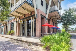 Exterior - Worth the Coast Beach House-Golf Cart, Pool, In-law suite, resort community+more (Port St. Joe)