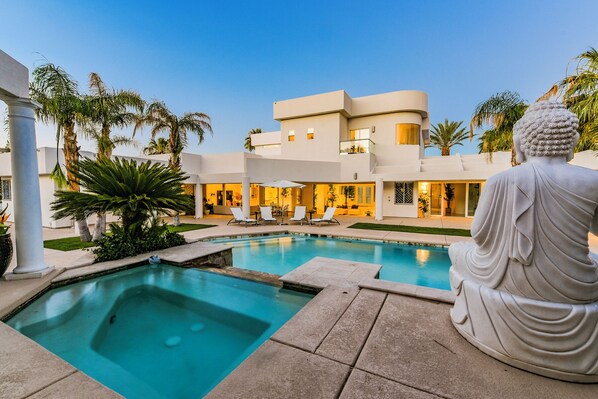 Pool - Graffiti Mansion Las Vegas (Las Vegas)