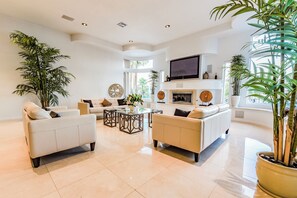 Smart-TV, Kamin, Videospiele