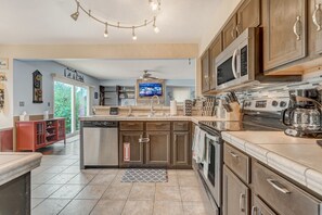 Interior - Shirley's Temple (Colorado Springs)